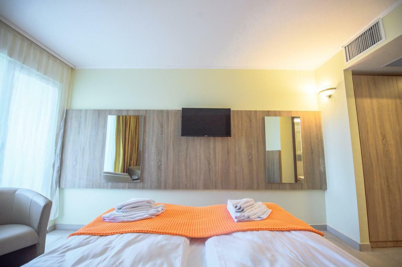 Hotel Piccadilly 马马亚 外观 照片