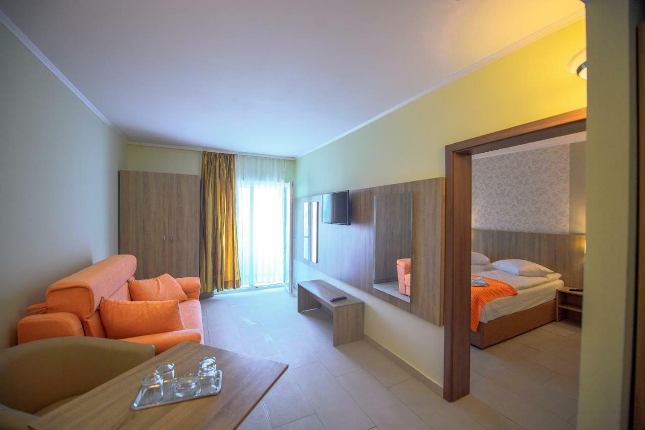 Hotel Piccadilly 马马亚 外观 照片