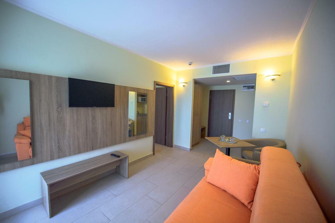 Hotel Piccadilly 马马亚 外观 照片