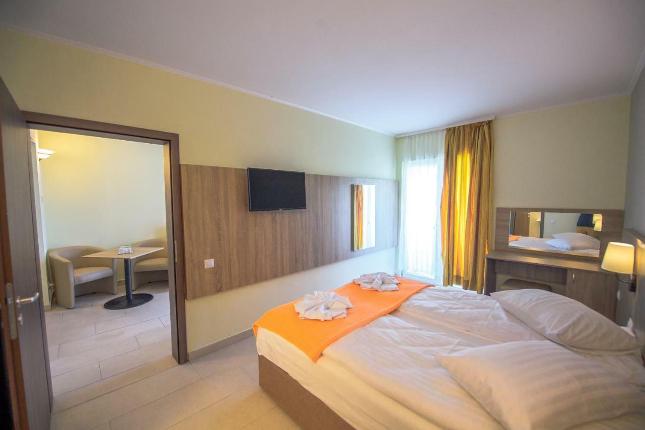 Hotel Piccadilly 马马亚 外观 照片